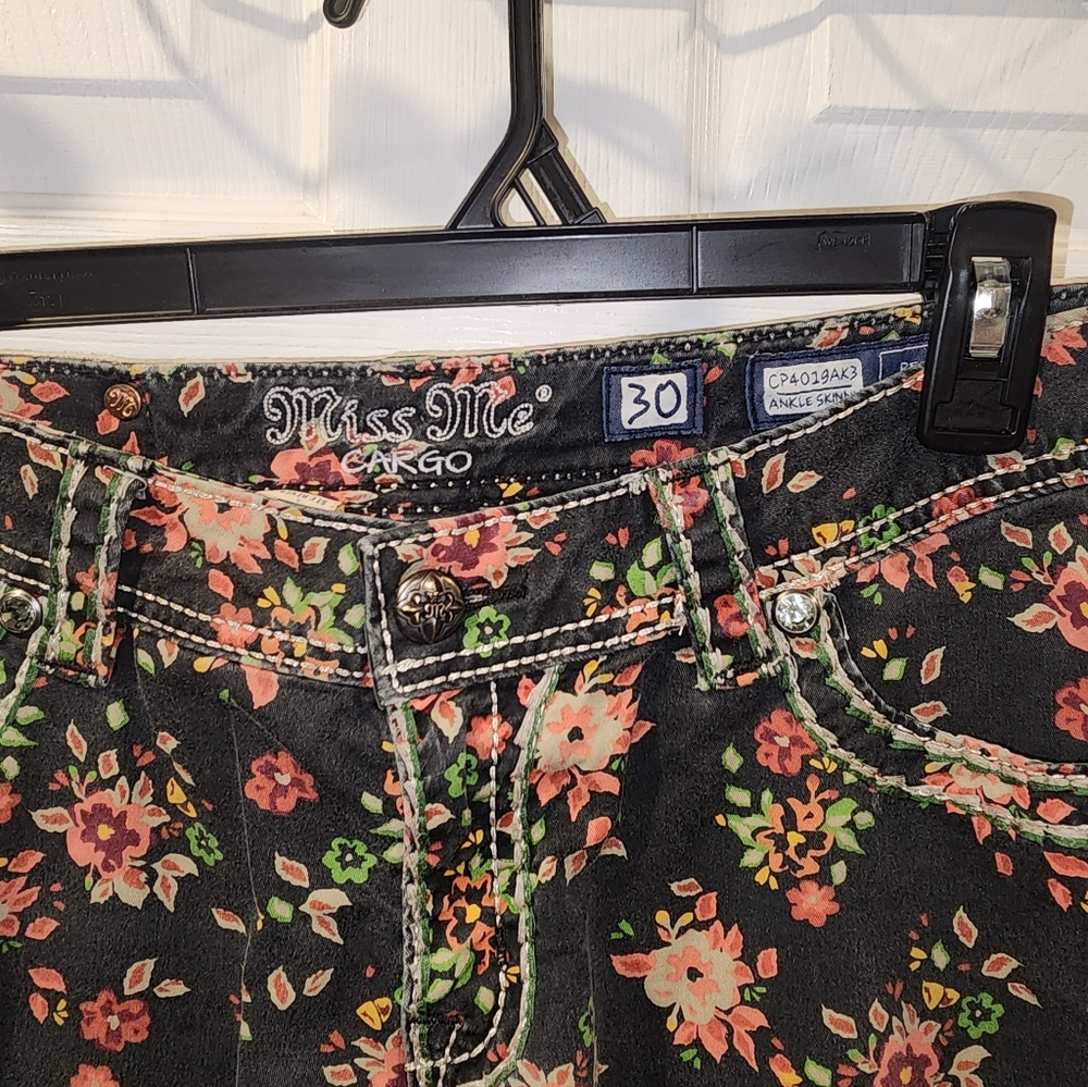 Miss Me Dark Jeans with Floral Accents CARGO ankle Skinny Sz. 30 Vintage Look - Picture 4 of 6
